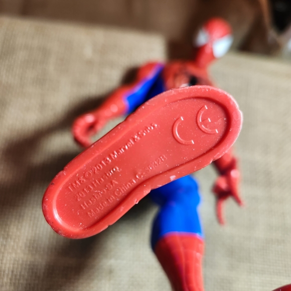 FINAL PRICE Lot of 2 Marvel Hasbro Spiderman Action Figures - Picture 5 of 7
